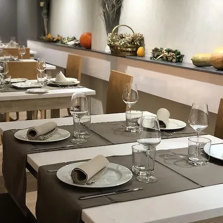 Ribaeta Hotel 2*